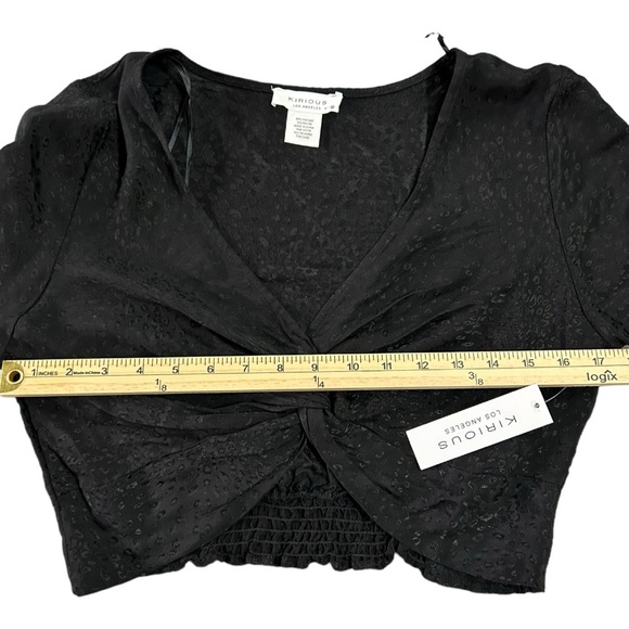 Kirious NWT Women’s Bell Sleeve Satin Twist Front Crop Top‎ Blouse  Sz M - Picture 4 of 8